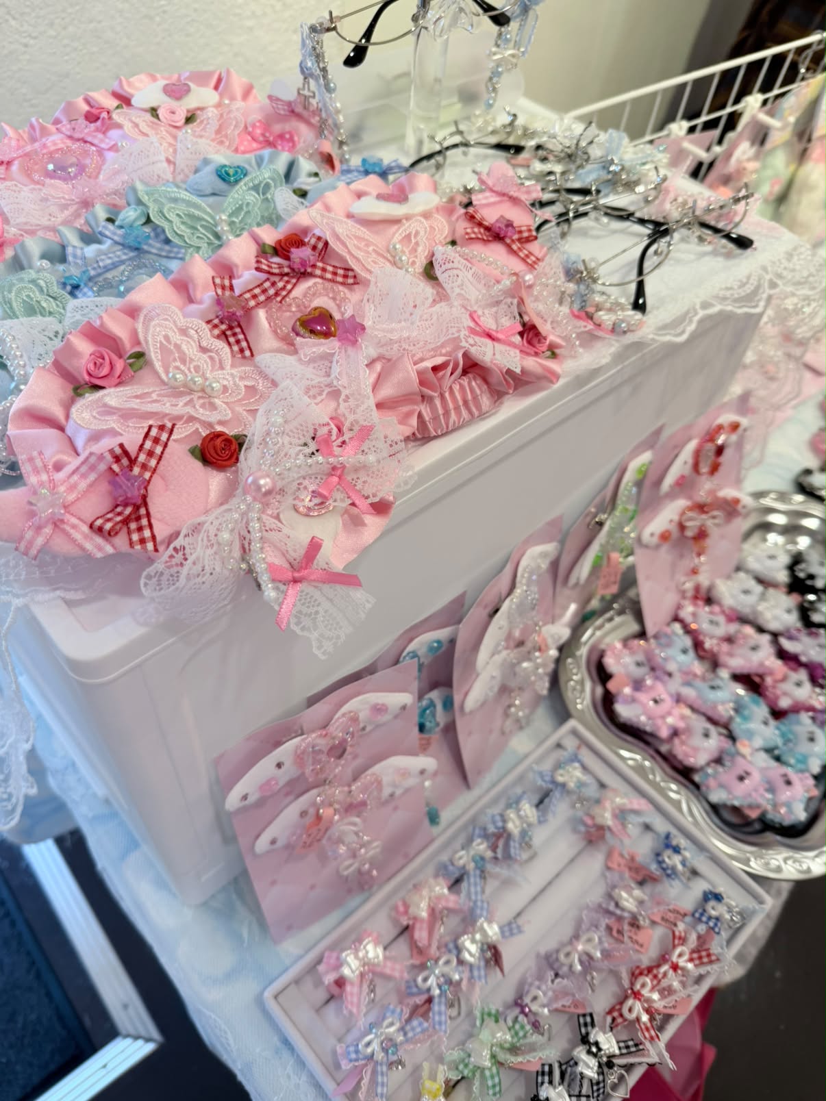 ピンクを中心にしたかなちゃますとあの展示スペース